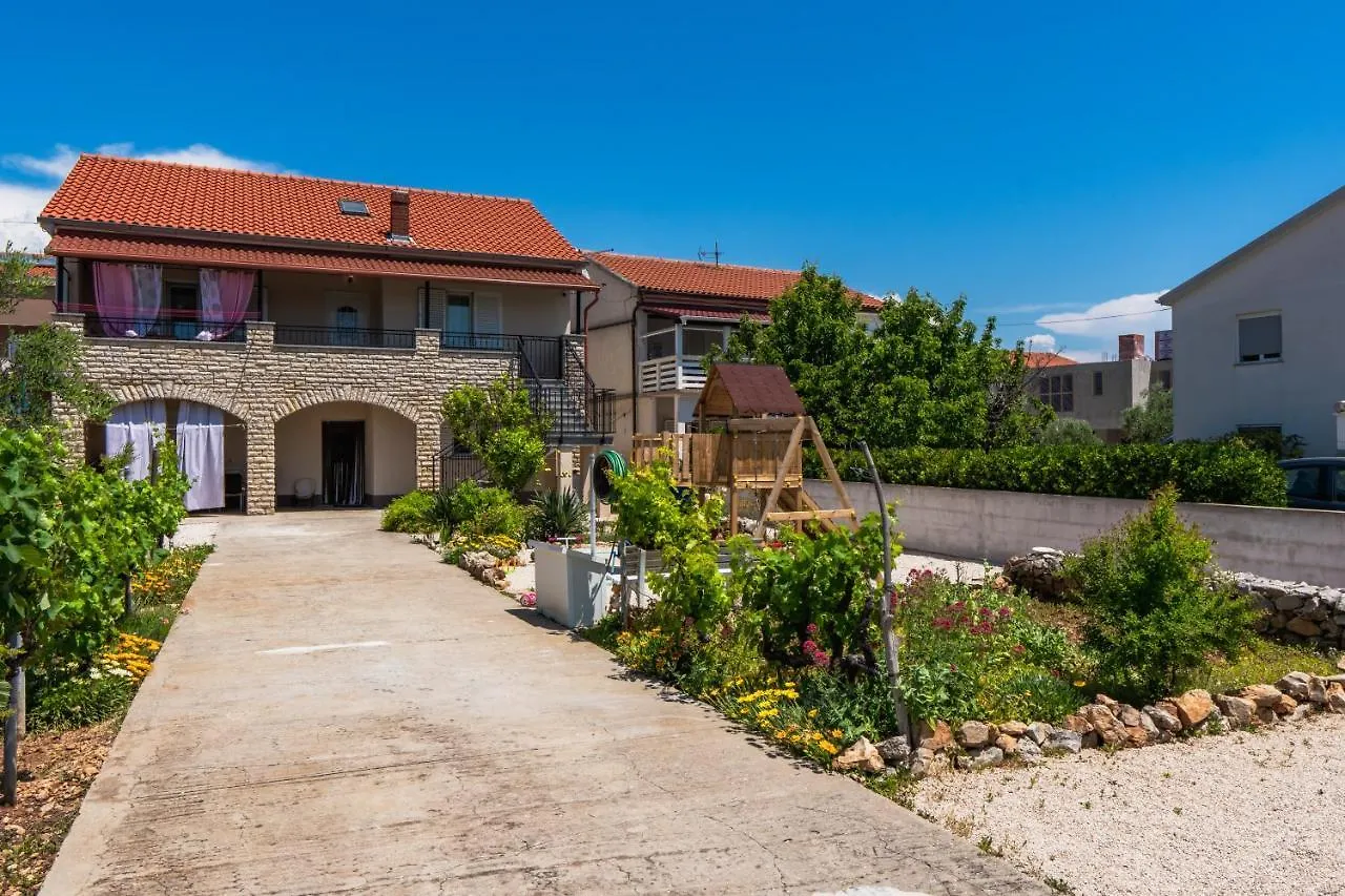 Apartment Olea Vir 0*,  Croatia
