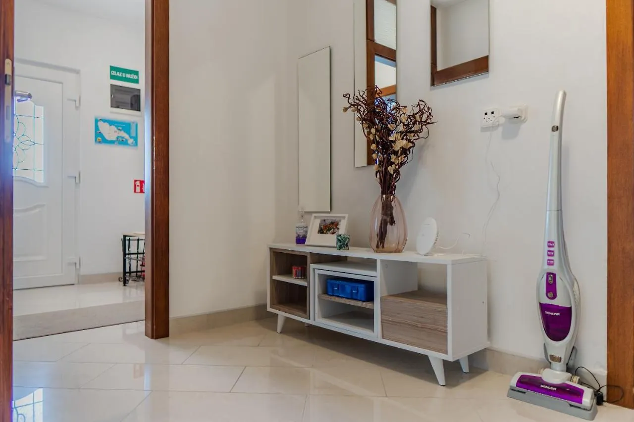 Apartment Olea Vir 0*,  Croatia