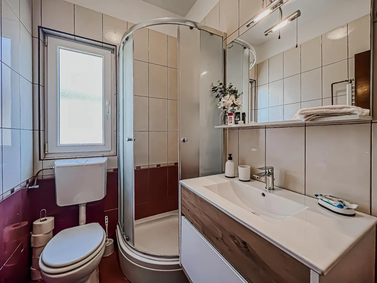 Apartment Olea Vir 0*,  Croatia