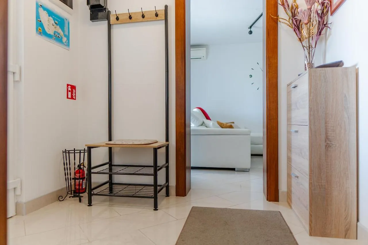 Apartment Olea Vir 0*,