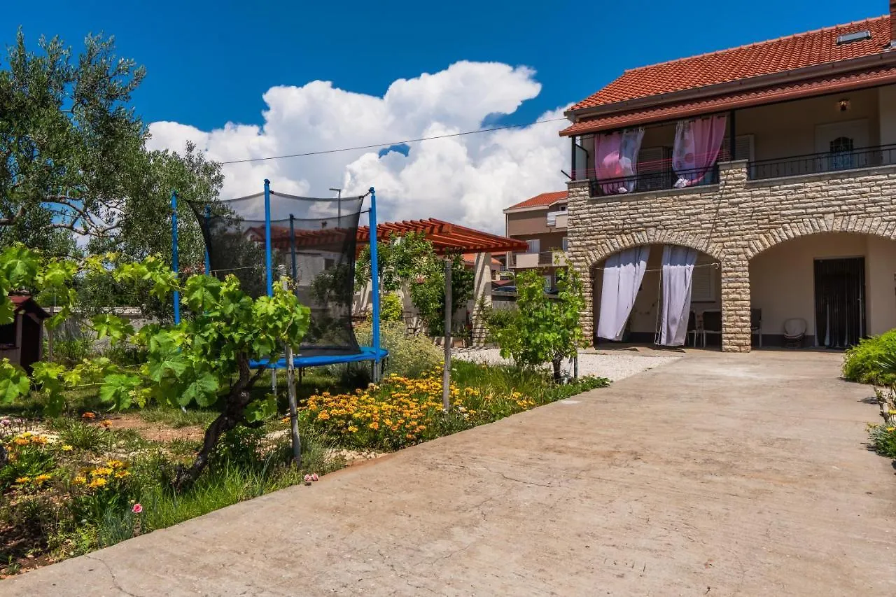 Apartment Olea Vir 0*,