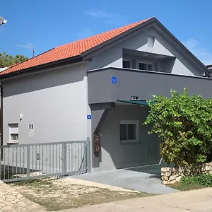 Apartament Boja, Vir