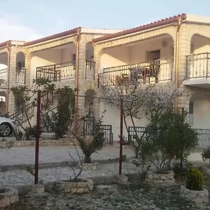 Apartament Samanta, Vir